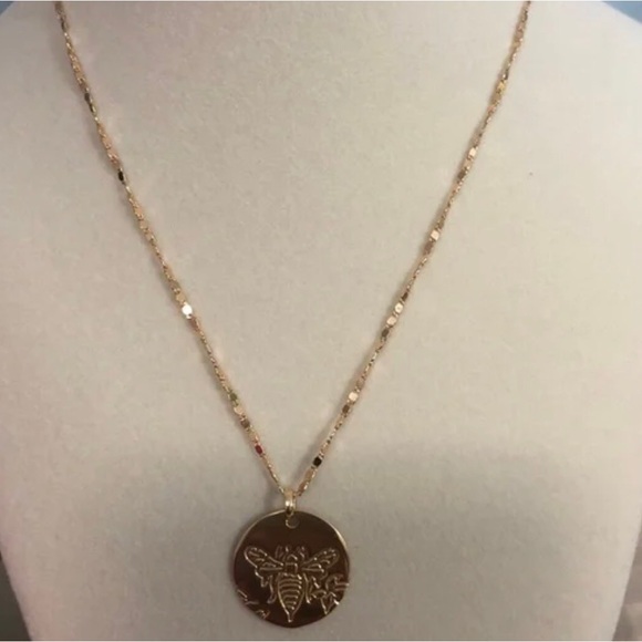 14k Solid Gold Raised Embossed Bee Pendant - Picture 4 of 5